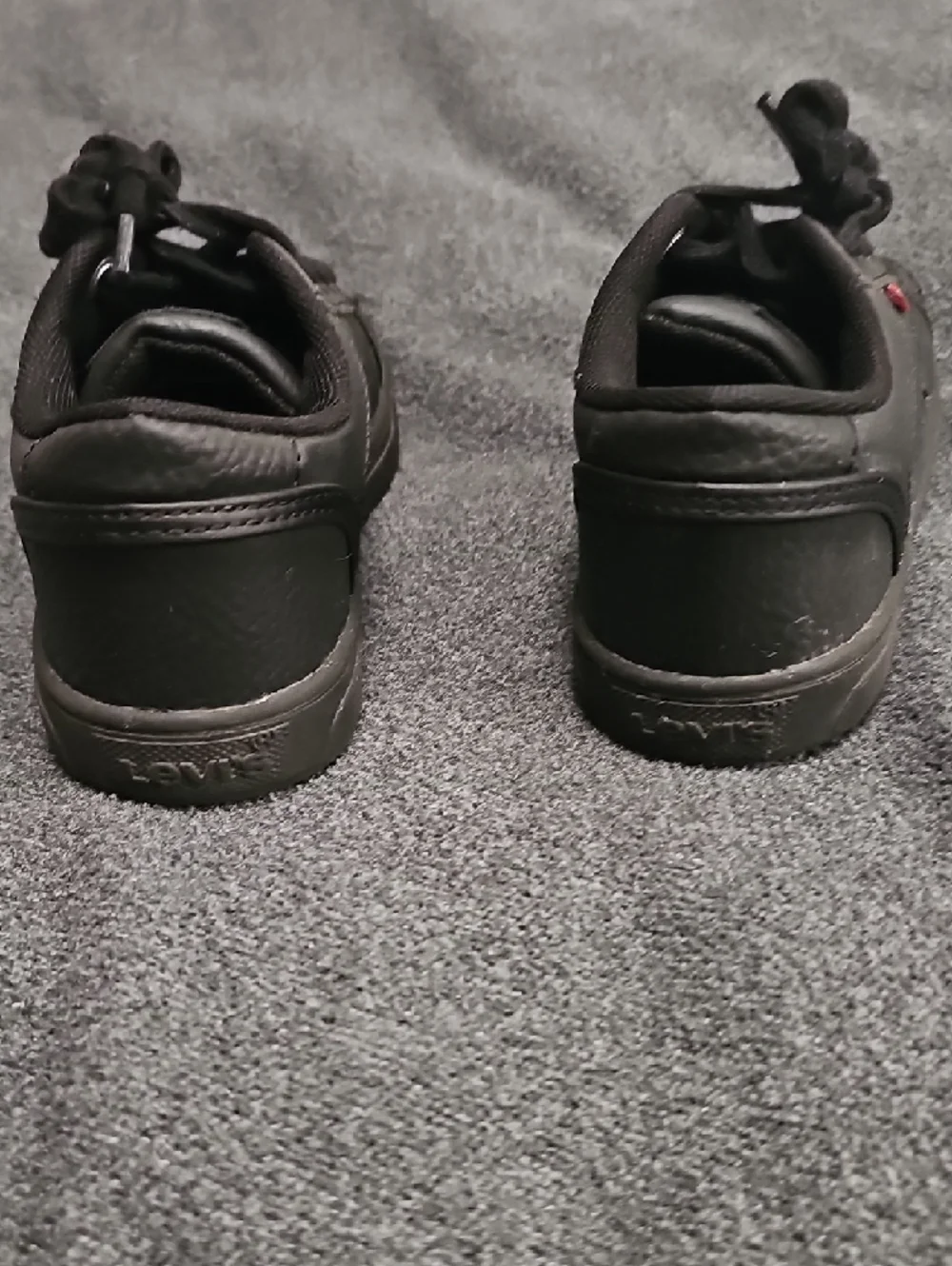 Levi's Men's Black Low-Top Casual Sneakers with Red Tab - Picture 6 of 10